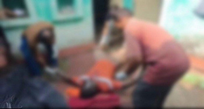 CG NEWS : घर से आई बदबू पर पड़ोसियों ने पुलिस को सूचना दी, आंगन में मिला व्यक्ति का सड़ा-गला शव