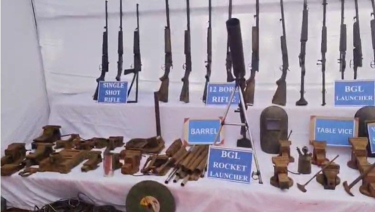 नक्सली साजिश पर तगड़ा प्रहार: सुरक्षाबलों ने ऑर्डिनेंस फैक्ट्री को किया ध्वस्त, बरामद किए गए 17 रायफल और अन्य हथियार