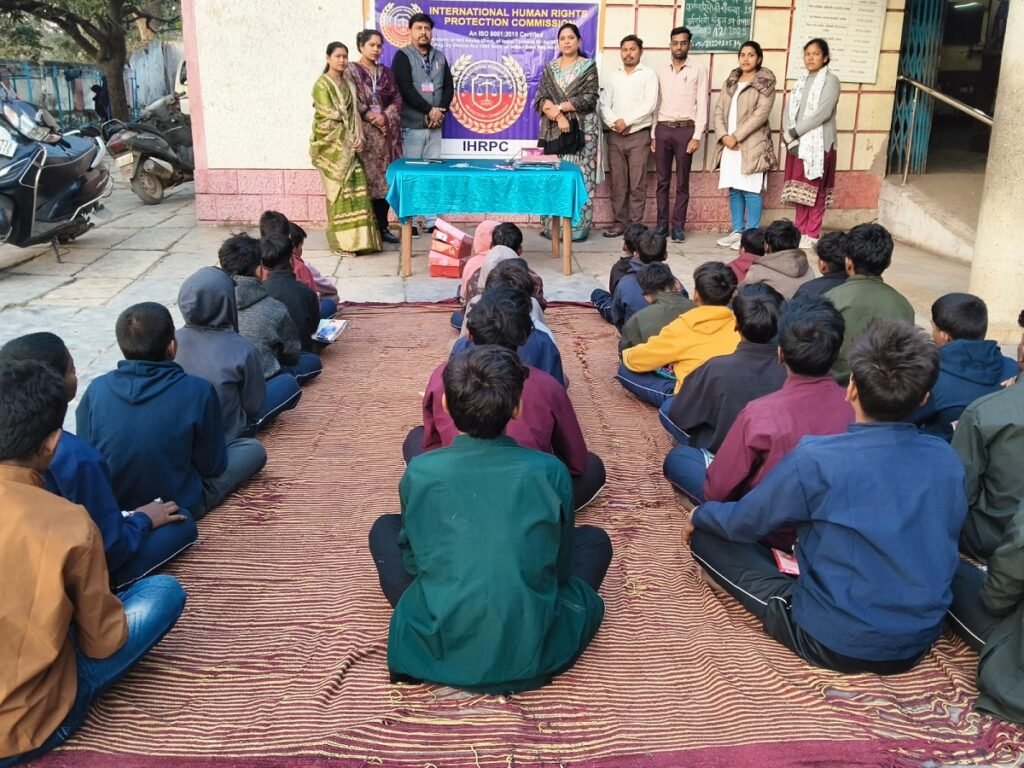 मानव अधिकार दिवस पर रायगढ़ में सराहनीय पहल, जिला अध्यक्ष रोमेश सिन्हा ने बालगृह में बच्चों को दिए गर्म कपड़े व खाद्य सामग्री