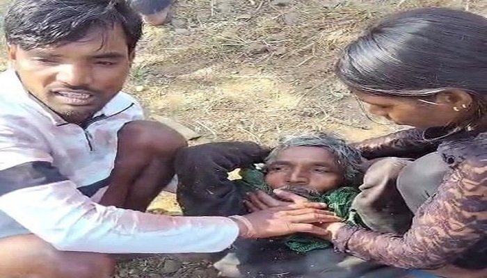 Chhattisgarh: टोकन नहीं कटने से नाराज किसान ने किया आत्मघाती प्रयास, ब्लेड से खुद का गला काटा