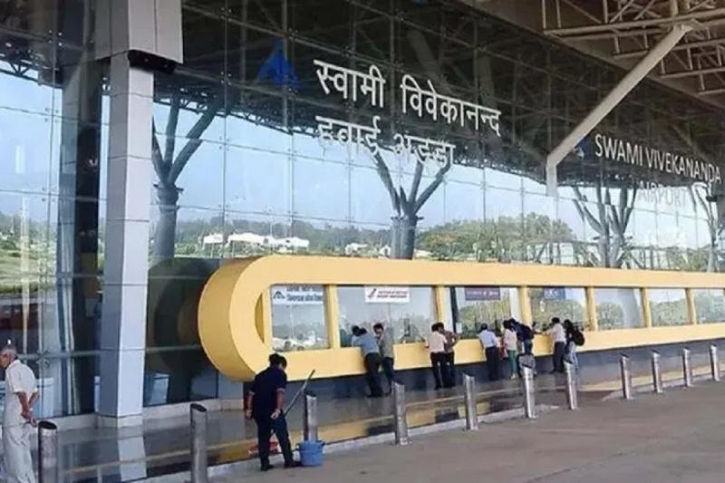 Raipur में फ्लाइट संकट: मुंबई – दिल्ली, हैदराबाद से आने वाली 4 Indigo उड़ानें आज रद्द, यात्रियों को भारी परेशानी