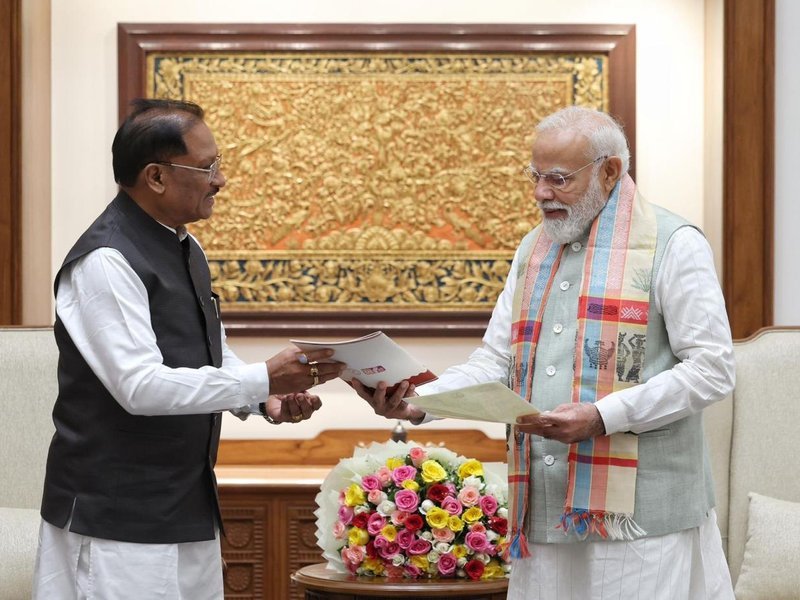 बस्तर के विकास का ब्लूप्रिंट पेश, सीएम साय ने PM मोदी से की मुलाकात; छत्तीसगढ़ आने का न्योता दिया