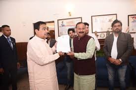 दिल्ली में गडकरी से मिले सांसद संतोष पांडेय, कवर्धा बायपास और 125 KM सड़क को फोरलेन बनाने की मांग