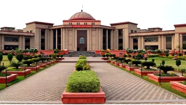 आप प्रमोट होकर आए हैं या सीधे भर्ती’ ड्रेसकोड पर छत्तीसगढ़ HC ने अफसर को लगाई फटकार