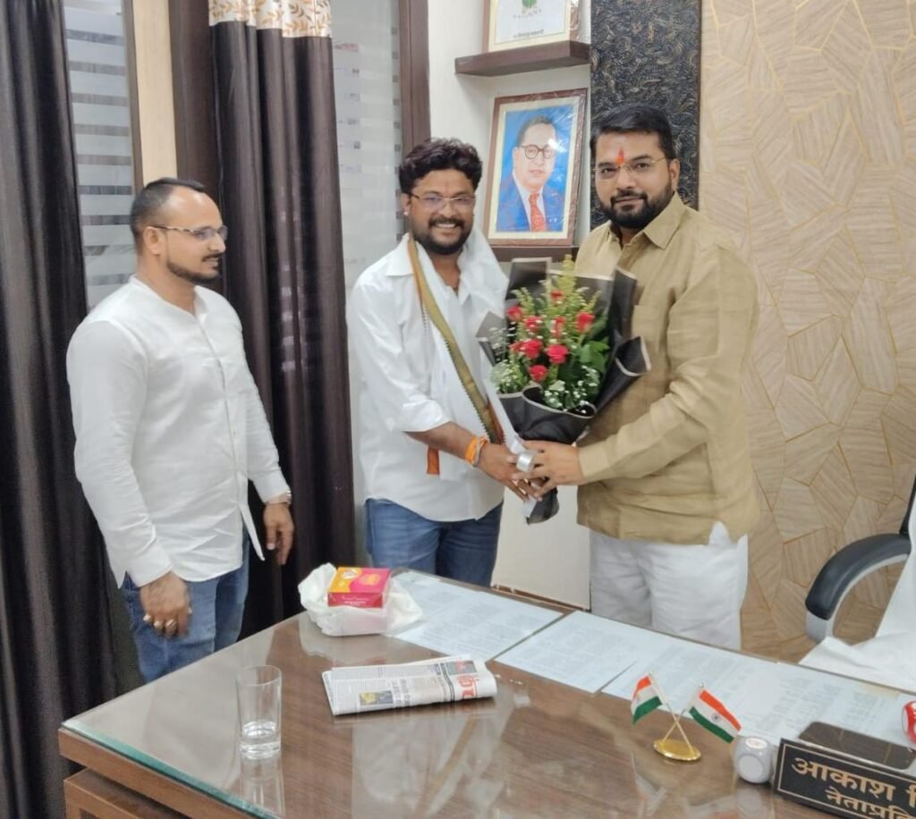 रायपुर शहर जिला कांग्रेस कमेटी ओबीसी विंग के अध्यक्ष बनने पर लक्ष्मण सेन ने नेता प्रतिपक्ष आकाश तिवारी से की सौजन्य मुलाकात