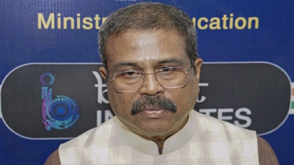 NEET विवाद: ‘कॉकरोच जनता पार्टी’ के भारी विरोध के बीच शिक्षा मंत्री धर्मेंद्र प्रधान ने दिया इस्तीफ़ा
