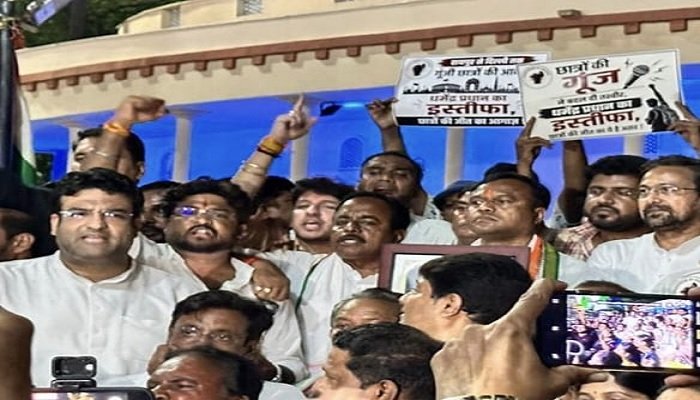 NEET पेपर लीक मामले में केंद्रीय शिक्षा मंत्री के इस्तीफे पर कांग्रेस का विजय मार्च, छात्रों और युवाओं की जीत का किया स्वागत