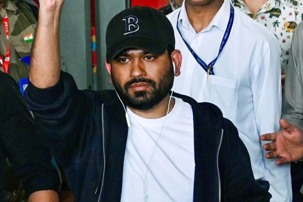 कॉकरोज जनता पार्टी के फाउंडर अभिजीत दीपके के पिता ने कैसे जुटाया अमेरिका की पढ़ाई का फंड? RTI हुई दायर