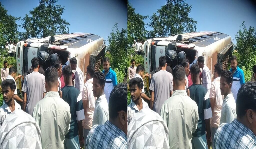 CG Bus Accident: कर्मचारियों से भरी बस बेकाबू होकर पलटी, एक की मौत, 20 से ज्यादा घायल