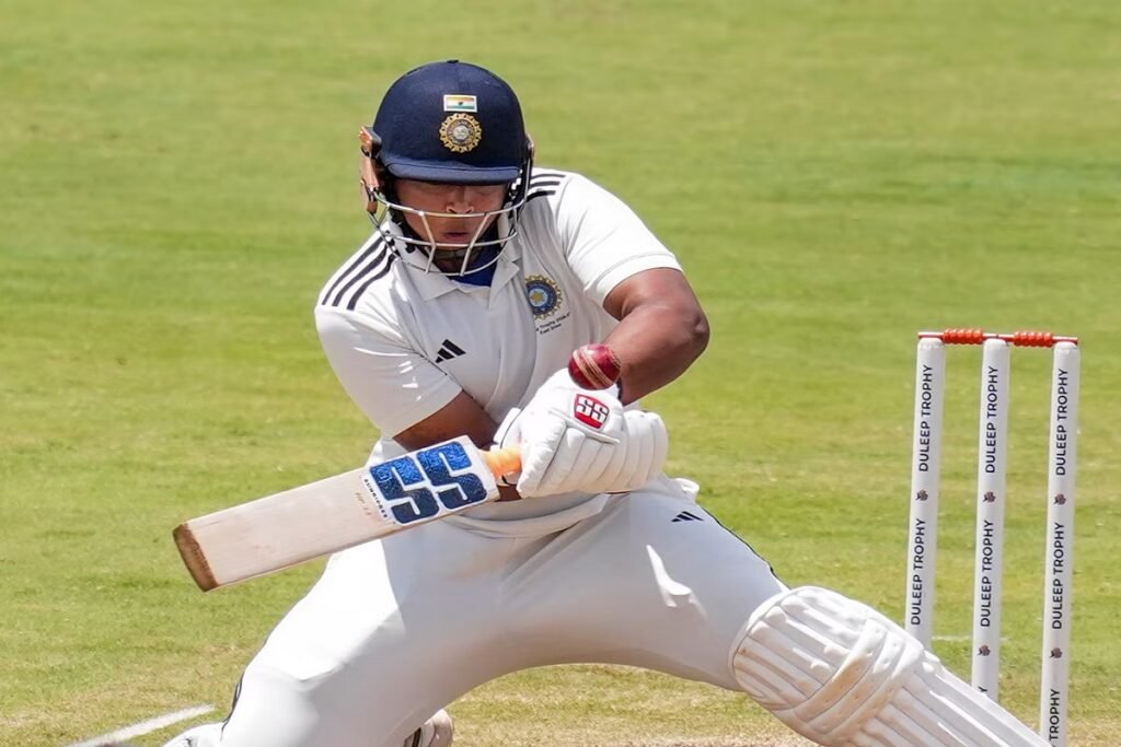 Vaibhav Sooryavanshi Duleep Trophy Final: वैभव सूर्यवंशी ने मोहम्मद सिराज की कर दी धुनाई, चौकों-छक्कों की लगाई झड़ी, देखें VIDEO