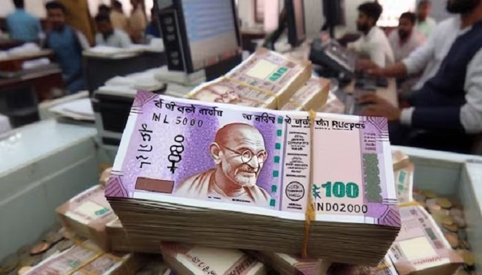 Bank Account Cash Deposit Limit: सालभर में खाते में कितना कैश जमा कर सकते हैं? जानें Income Tax Rules