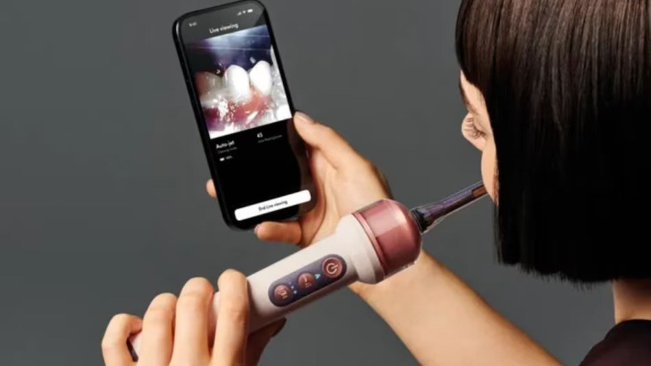 50 हजार का Toothbrush! ब्रश करते हुए फोन पर देखें मुंह के अंदर का पूरा नजारा, Dyson ने किया लॉन्च