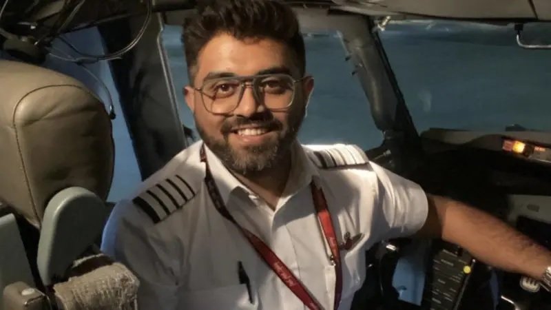 Captain Smit Machchhar: सिर्फ 30 सेकंड का फासला, 174 जिंदगियां दांव पर; गंभीर चोट के बावजूद कैप्टन स्मित मछार ने ऐसे टाला विमान हादसा